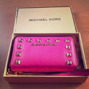 Michael Korda saffiano wristlet!